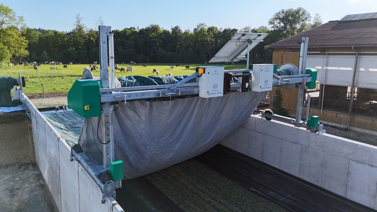 AgroCover Aufrollgerät auf der Silowand