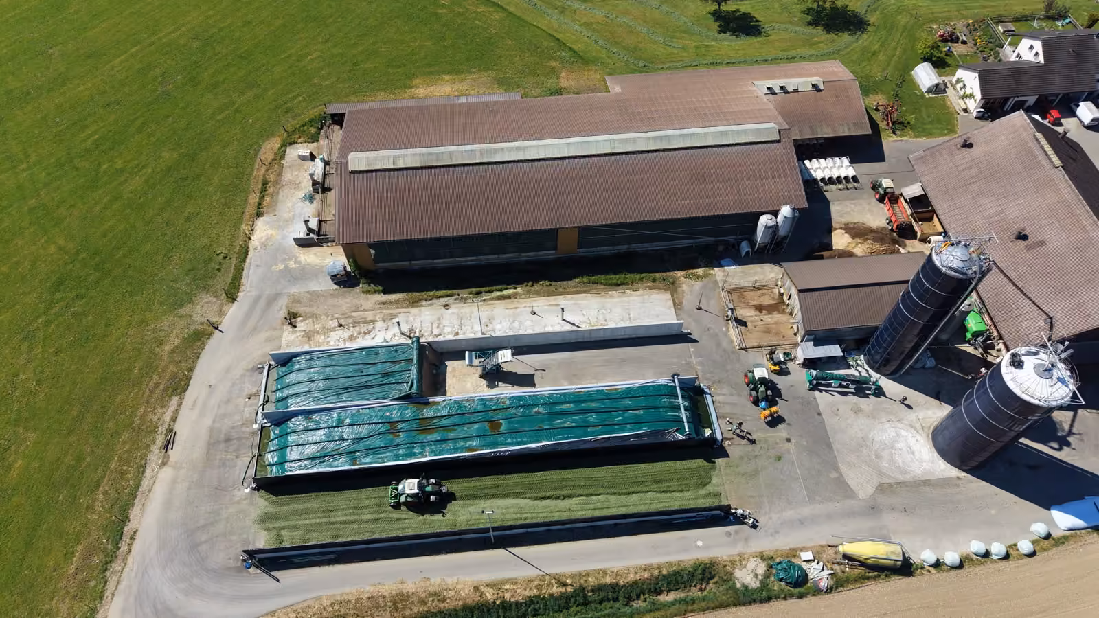 Fertige Fahrsiloanlage auf einem Landwirtschaftsbetrieb